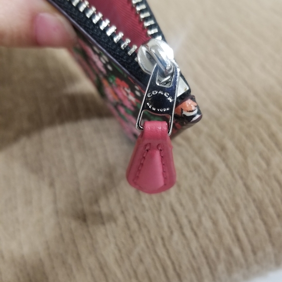 Brand new Coach mini key wallet - Picture 3 of 4